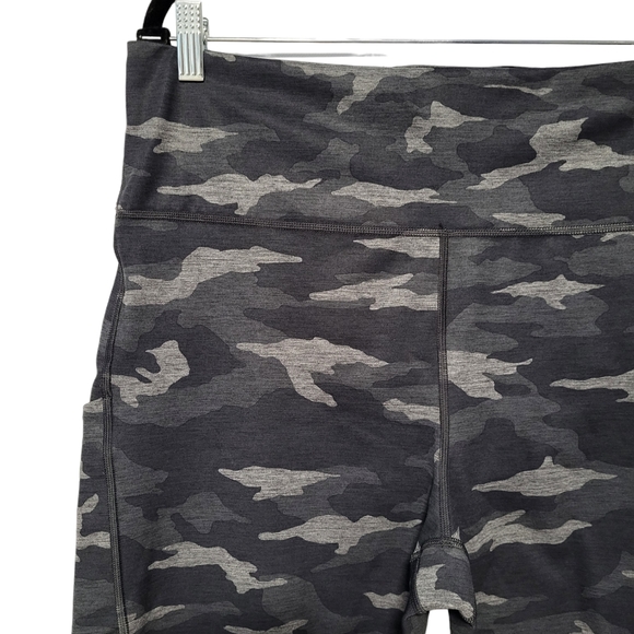 Athleta Women's Ultimate Camo 7/8 Tight Capri Size 2XL black heather gray Camo. - Picture 3 of 11